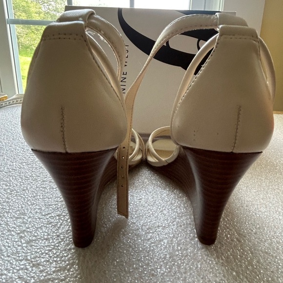 Nine West Cream Wedge Shoes with Elegant Design 7.5 - Picture 4 of 7